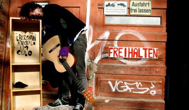 May Nam - We Sbang Berghainando