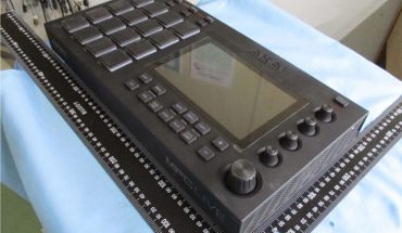 akai-mpc-live-top