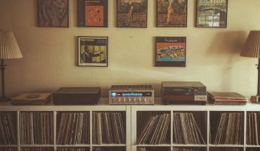 living-room-vinyl-banner